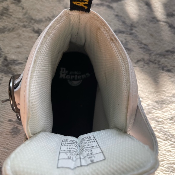 Dr. Martens Women’s White Devon Heart Platform Boots - Picture 10 of 11